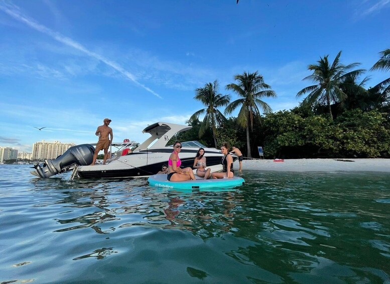 Picture 8 for Activity Miami Beach: Spectacular Sandbar & Skyline Boat Tour