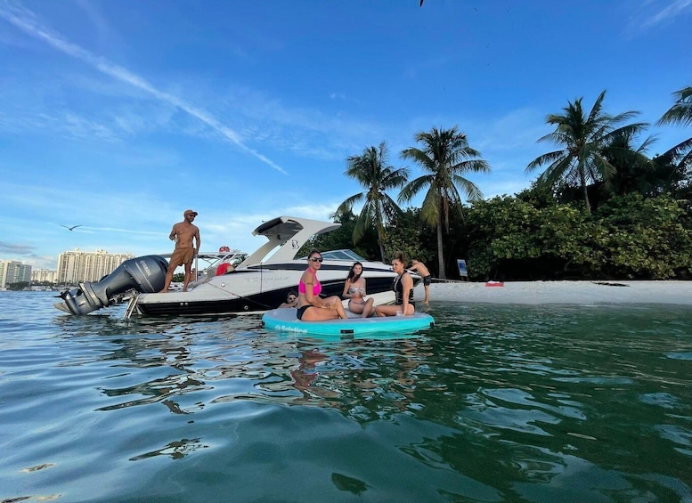 Picture 8 for Activity Miami Beach: Spectacular Sandbar & Skyline Boat Tour
