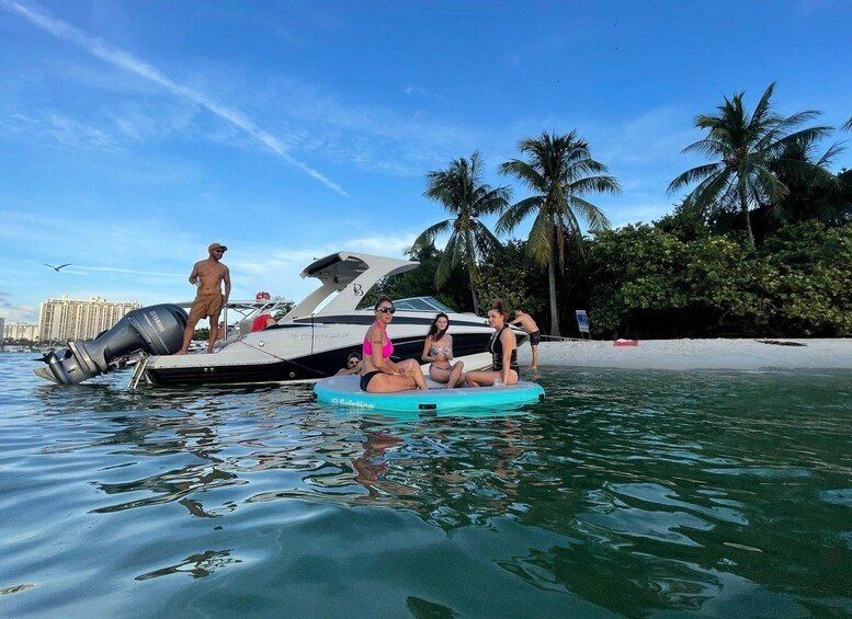 Picture 8 for Activity Miami Beach: Spectacular Sandbar & Skyline Boat Tour