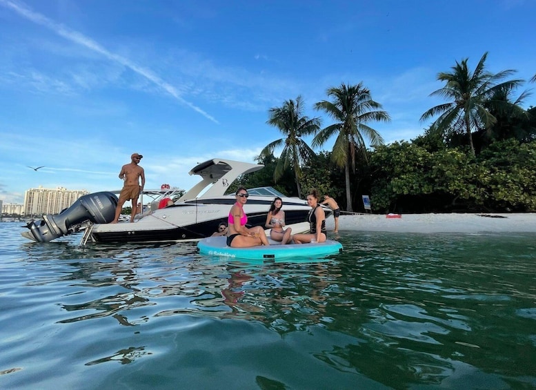 Picture 8 for Activity Miami Beach: Spectacular Sandbar & Skyline Boat Tour