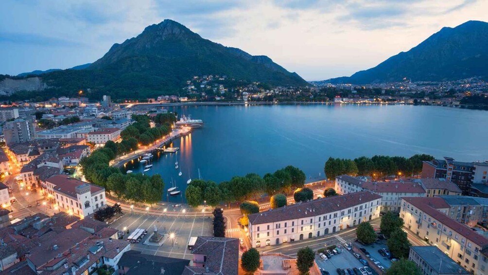 Lecco: City Self-tour with Lunch, Aperitif, & Dinner