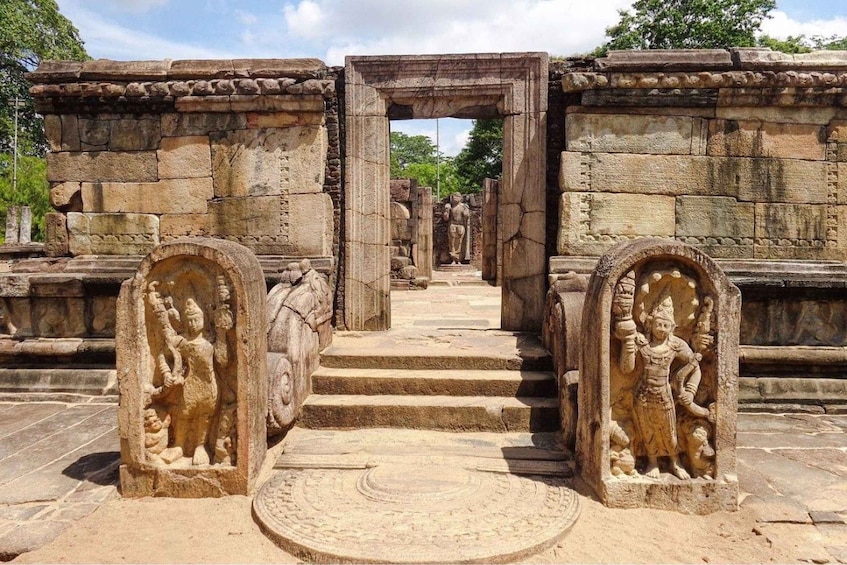 Picture 6 for Activity Fom Colombo: Sigiriya Rock & Ancient City of Polonnaruwa