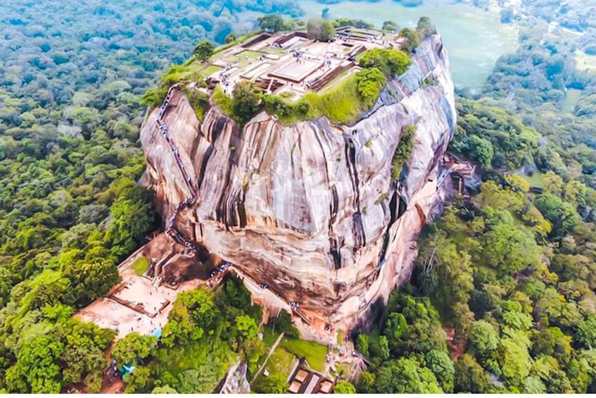 Fom Colombo: Sigiriya Rock & Ancient City of Polonnaruwa