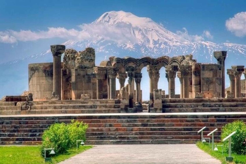 Echmiadzin (st Gayane, Hripsime, Cathedral), Zvartnots