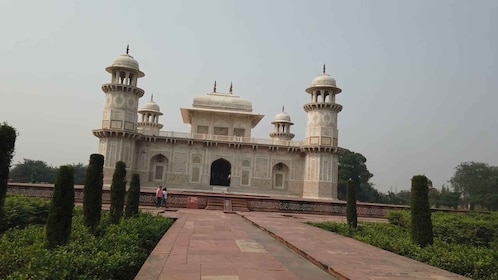 From Rishikesh: 2 Days Taj Mahal Agra Tour