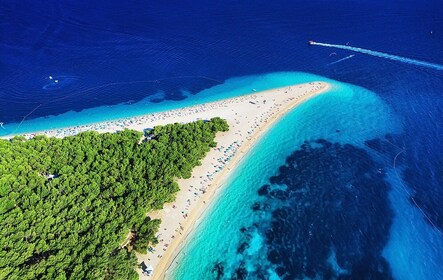 From Makarska: Golden Horn, Bol Speedboat Tour with Swimming