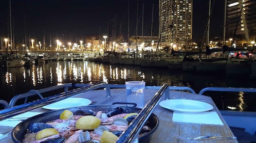 Barcelona: Private Evening Cruise with Dinner and Drinks