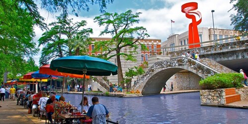 Tur Jalan Kaki Makanan Riverwalk Kelompok Kecil San Antonio