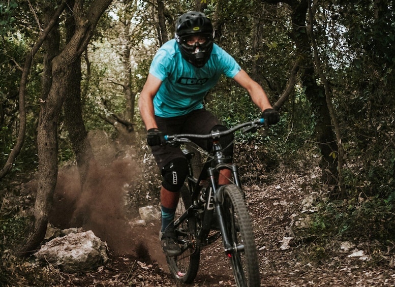 Kanfanar: Enduro Bike Tour with Istrian Delicacies Tasting