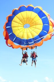 Bali: Bali: Nusa Dua Beach Parasailing Experience with Pickup: Nusa Dua Bea...