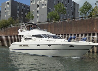 Luxury harbor tour with the 18 Meter Yacht Lexa