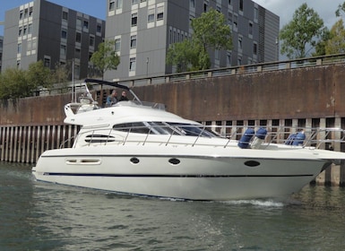 Luxury harbor tour with the 18 Meter Yacht Lexa