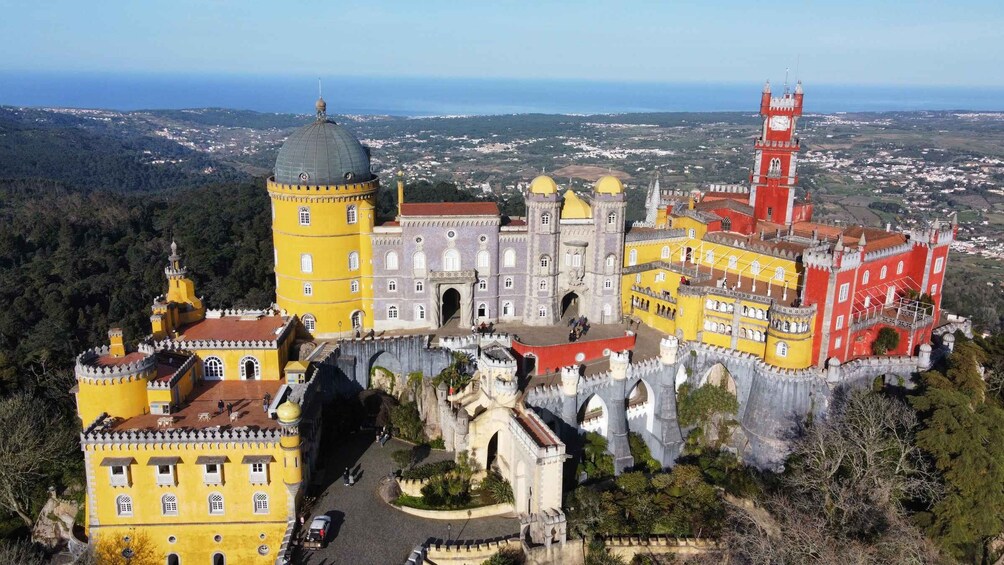 Picture 1 for Activity Sintra : Exclusive Full-Day Monuments Tour