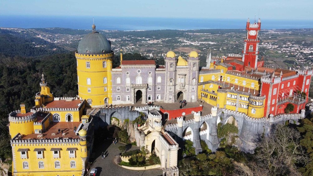 Picture 1 for Activity Sintra : Exclusive Full-Day Monuments Tour