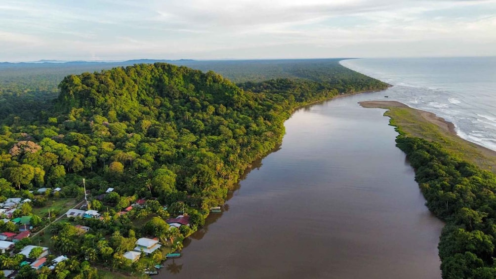 Tortuguero: Tour in the Tortuguero hill (dormant volcano)