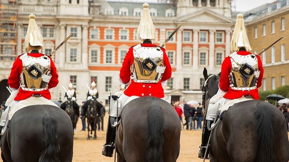 Picture 1 for Activity London: Private tour “From Big Ben to Buckingham”