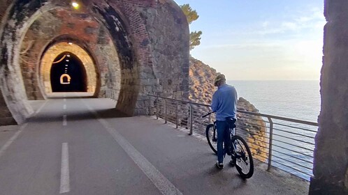 Levanto: Guided E-Bike Tour in Framura with Wine & Focaccia