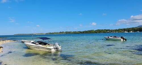 From Trou d'Eau Douce: Ile aux Cerfs Speedboat Tour w/ Lunch