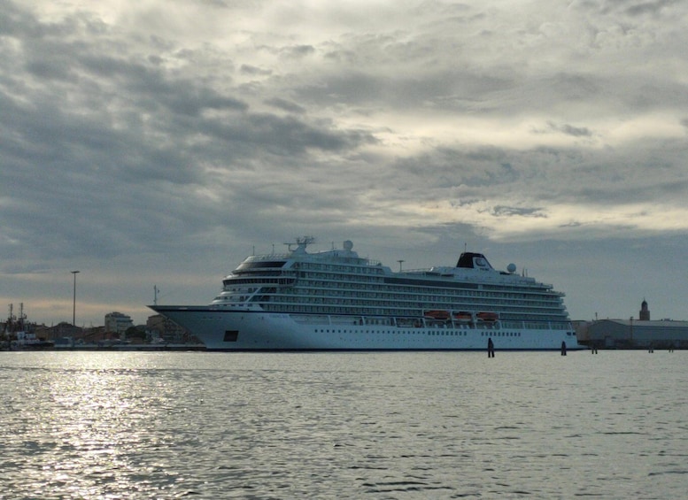 Picture 2 for Activity Chioggia: Canals boat tour and take picture of cruise ship