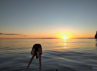 Angra do Heroísmo : coucher de soleil croisière avec des boissons locales