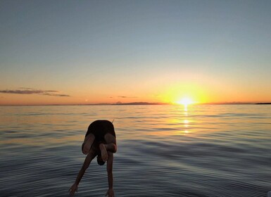 Angra do Heroísmo: Schifffahrt bei Sonnenuntergang mit lokalen Getränken