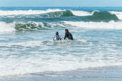 Solana Beach: Private Surf Lesson with Board and Wetsuit