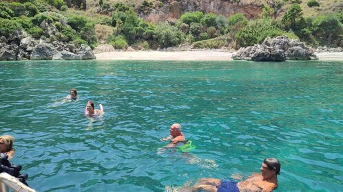 San Vito Lo Capo: Boat Trip with 3 Swimming Stops and Snacks