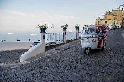 Visita a la ciudad de Tuk-Tuk: Vietri sul Mare