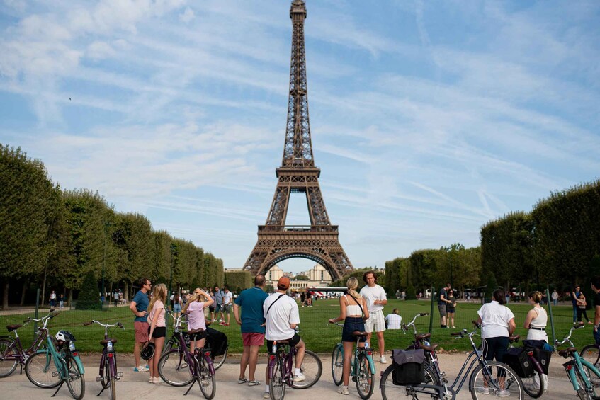 Picture 13 for Activity The Best of Paris: Small Group Bike Tour like a Local