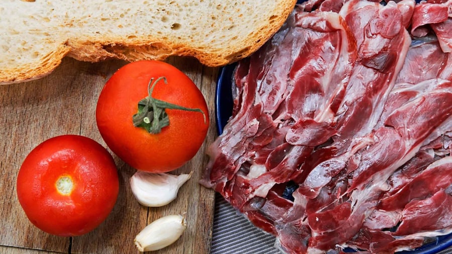 The 11 Tastings of Girona small-group tour and dinner