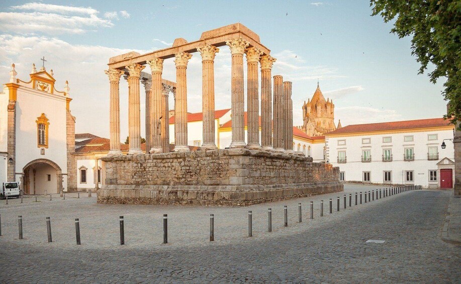 Picture 2 for Activity Évora Private Walking Tour