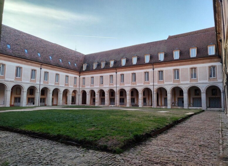 Picture 3 for Activity Cluny Abbey : Private Guided Tour with "ticket included"