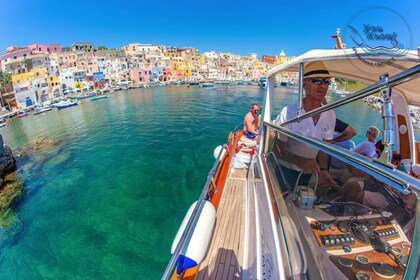 De Ischia : Croisière guidée de l’île Procida