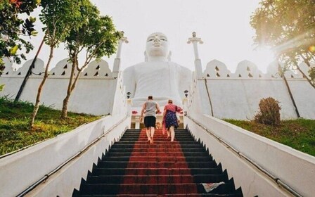 Kandy City Tour by TukTuk with Recommended Guide