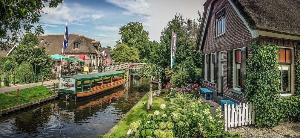 Picture 8 for Activity Amsterdam: Explore Giethoorn in a Private Tour with Driver