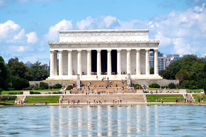 Washington DC: Private Tour with Luxury Vehicle