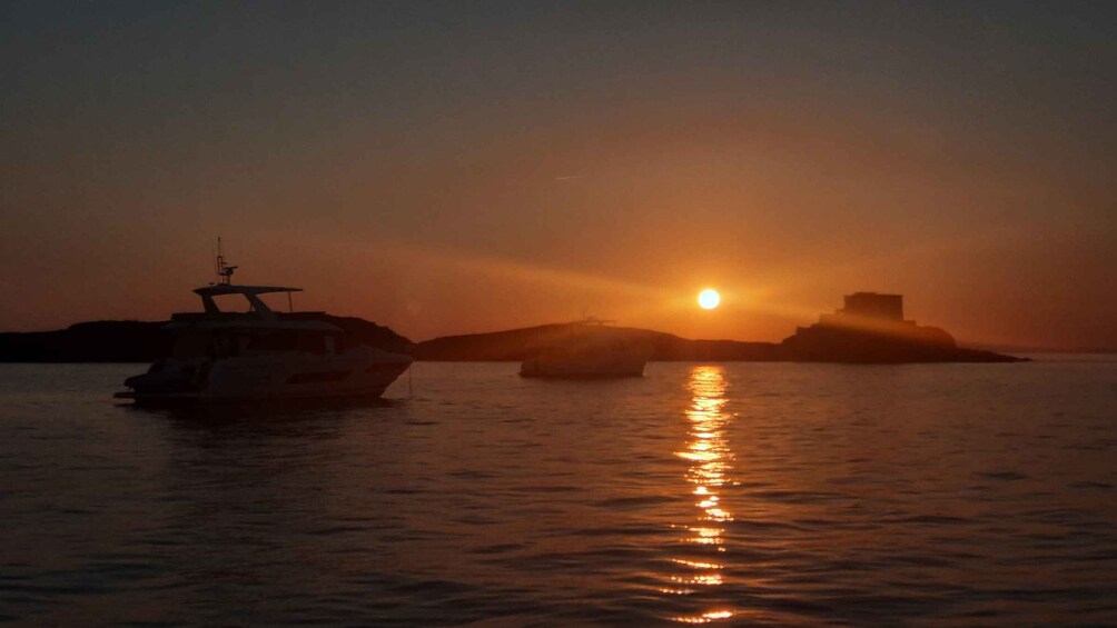 Picture 3 for Activity Aperitive at sunset on sailboat-Swim and paddle-Antibes Cape