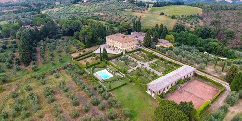 Wine Experience in an Organic Chianti Winery