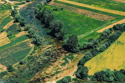 辛吉:佩魯卡湖和迪納拉山的全景飛行