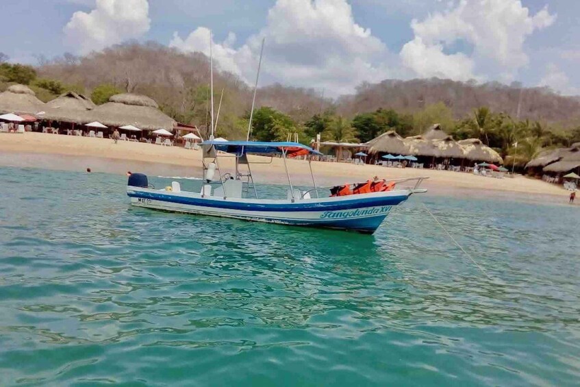 Picture 8 for Activity From Huatulco: Private 5 Bays Boat Tour