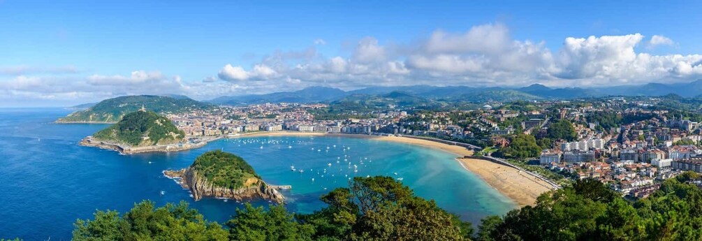 Picture 7 for Activity San Sebastian: City Highlights Guided Walking Tour