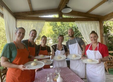 Sorrento: Pizza backen mit Wein, Limoncello & Transfer