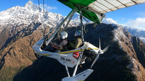 Von Pokhara: 60 Minuten Ultraleichtflugzeug