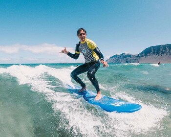 Lanzarote: 2 or 4 Hour Surf Lessons in Famara