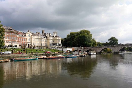 London: Kew to Richmond Court River Thames Cruise