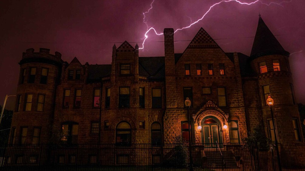 Detroit: Ghosts and Spirits Haunted Walking Tour