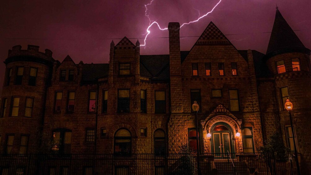 Detroit: Ghosts and Spirits Haunted Walking Tour