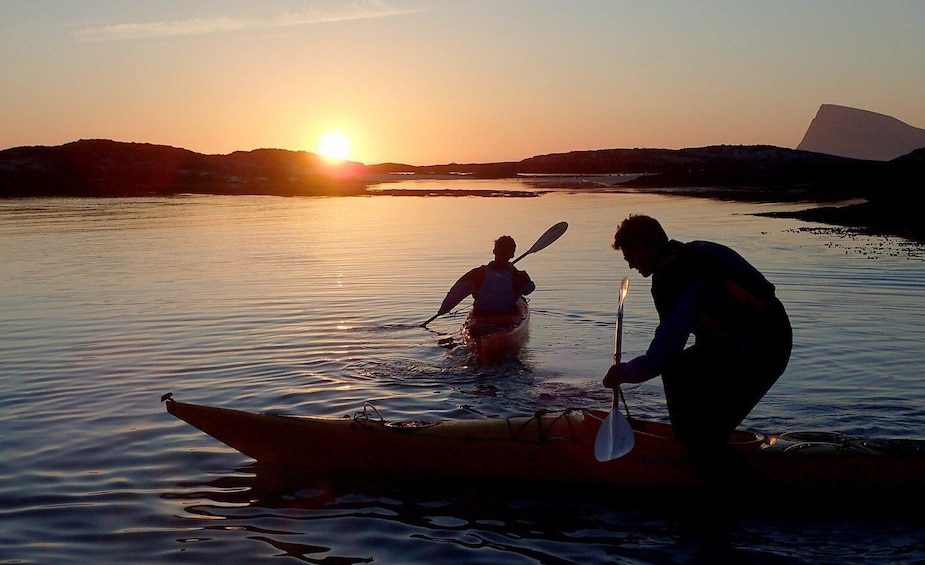 From Tromsø: Sommarøy Midnight Sun Sea Kayaking Tour