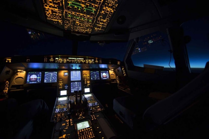 Picture 6 for Activity Dusseldorf: 1-Hour Airbus A320 Flight Simulator Private Tour