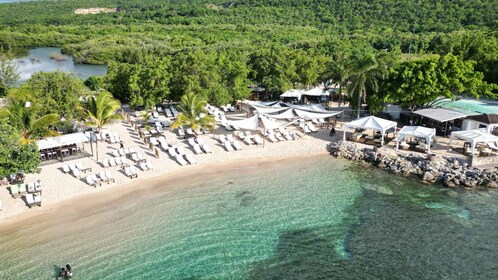 Montego Bay: VIP-tilgang til Bamboo Beach Club + lunsj og cocktailer